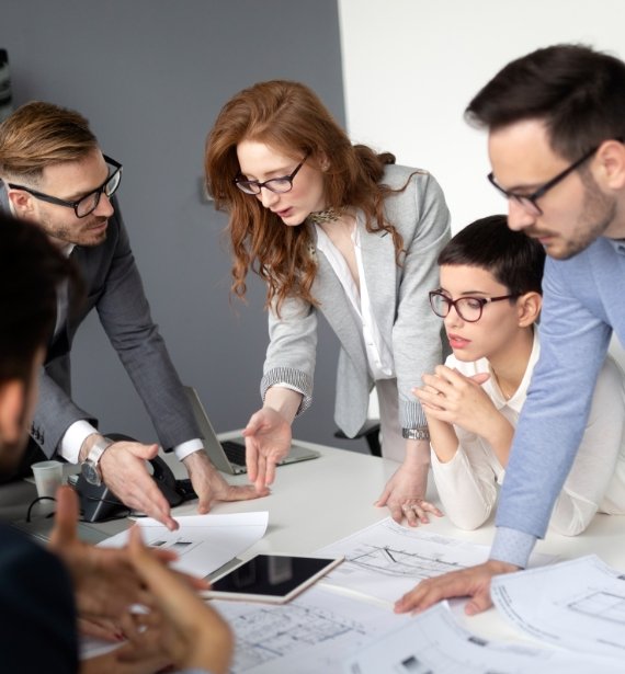 Conseiller financier Finanovainter en Suisse accompagnant un client